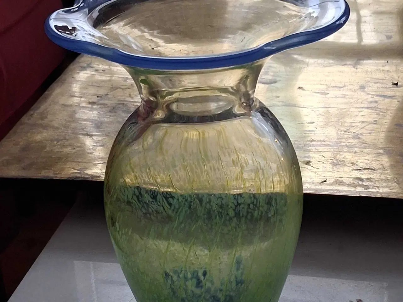 Billede 1 - COSTA BODA. Håndlavet glasvase.