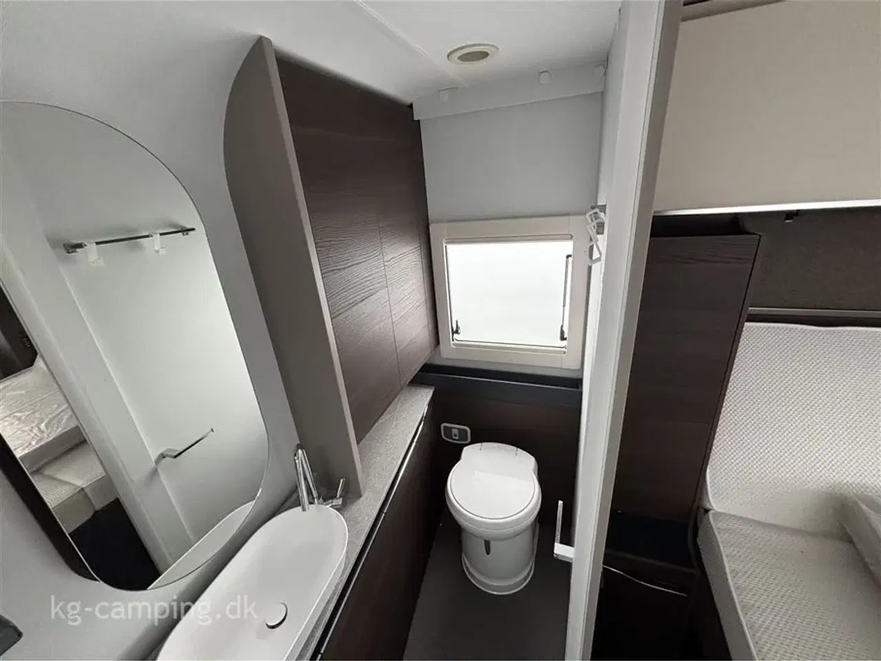 Billede 11 - 2022 - Adria Alpina 663 HT   Luksus, komfort og vinterklar design – perfekt til helårscamping