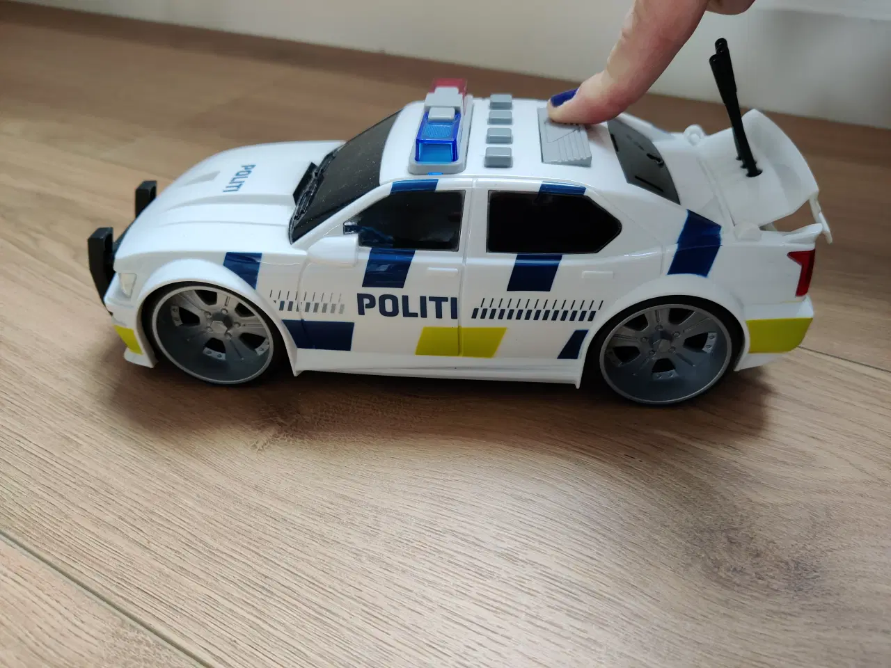 Billede 2 - Flot politibil med lys og lyd