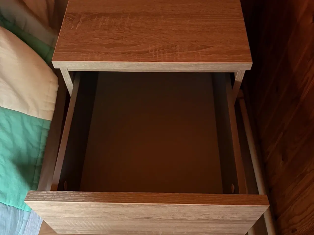 Billede 3 - Natbord til seng