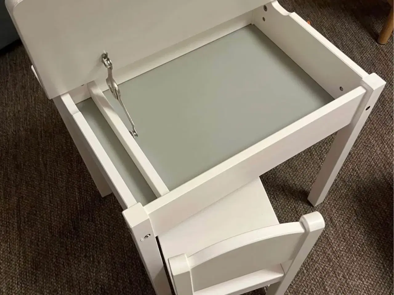 Billede 2 - IKEA SUNDVIK børneskrivebord og stol