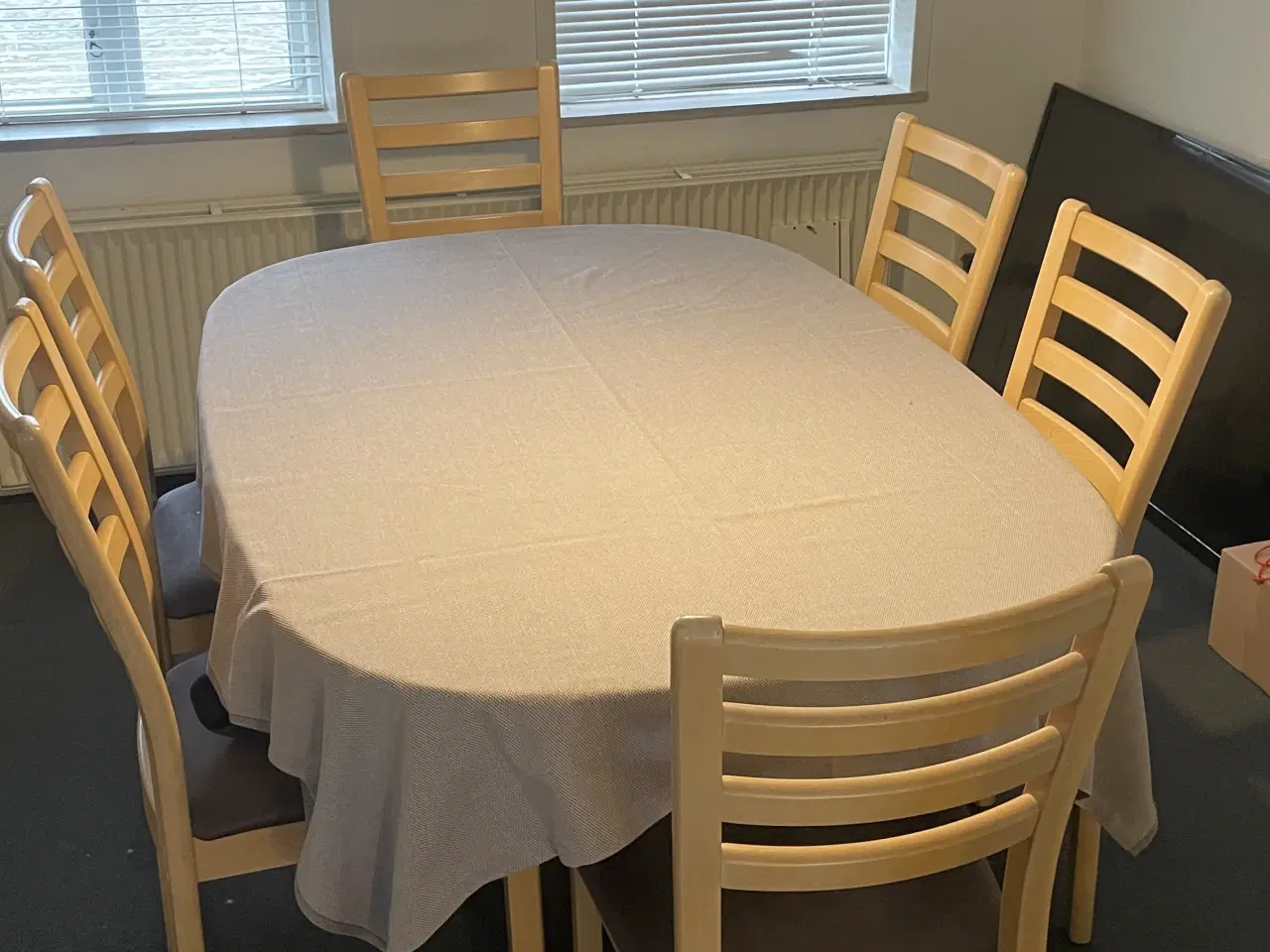 Billede 7 - Spisebord og stole