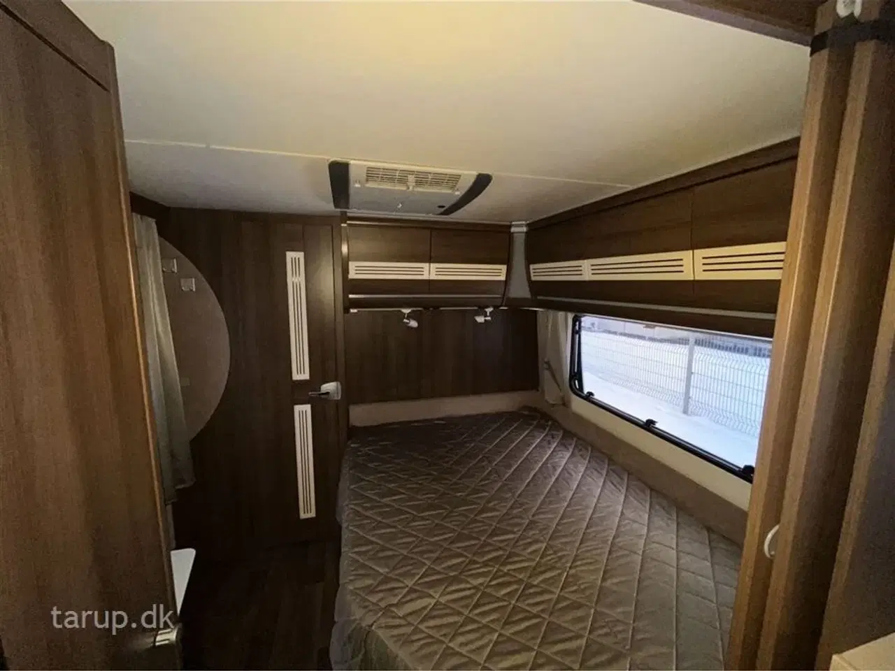 Billede 20 - 2015 - Dethleffs Beduin VIP 650 RFT   Thule tagmonteret el-markise, Truma aircon., mover, ALDE centralvarme, vandbåren gulvvarme, rundsiddegruppe, fransk dobbeltseng