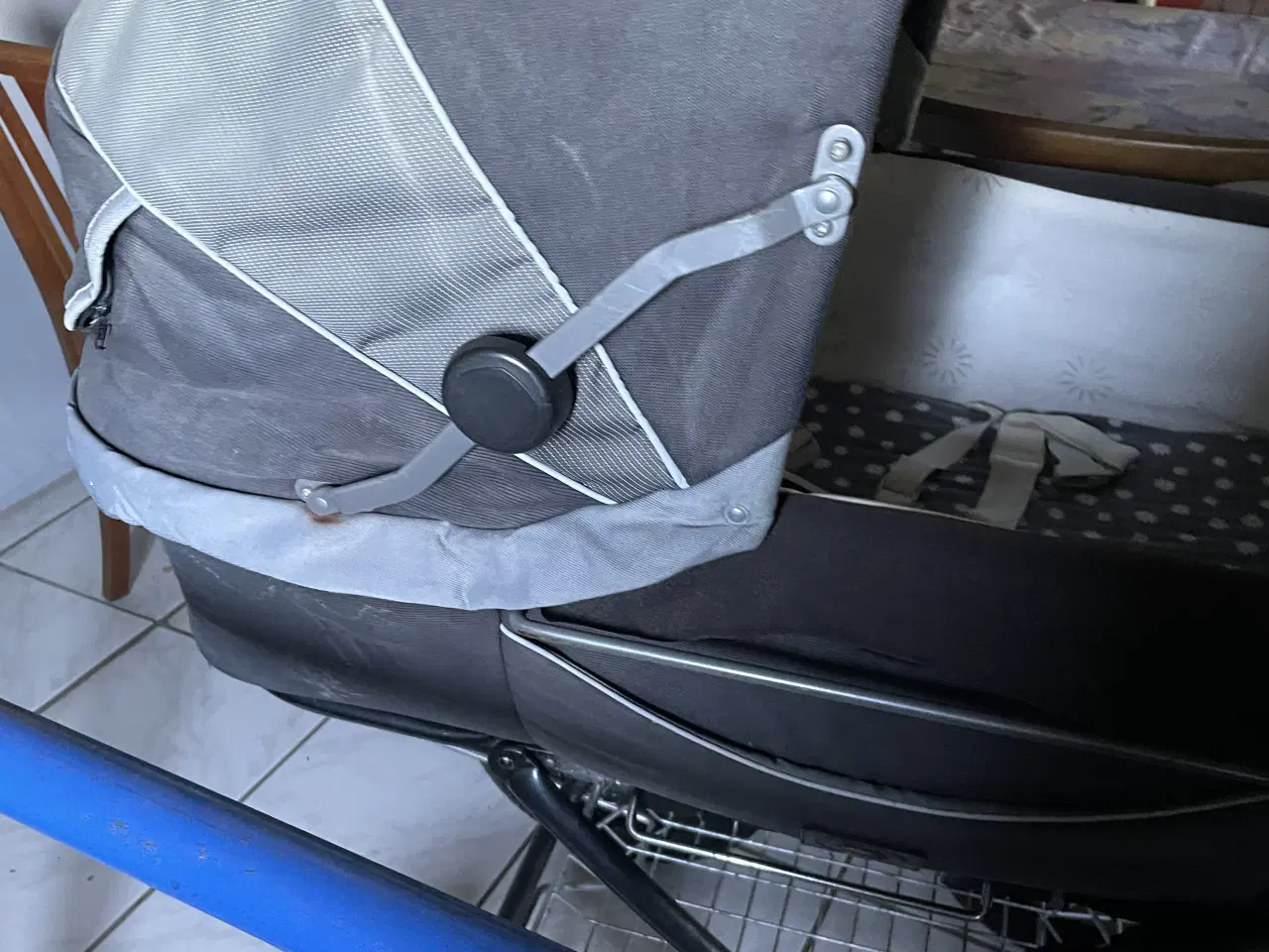 Billede 3 - Stald barnevogn og klapvogn 