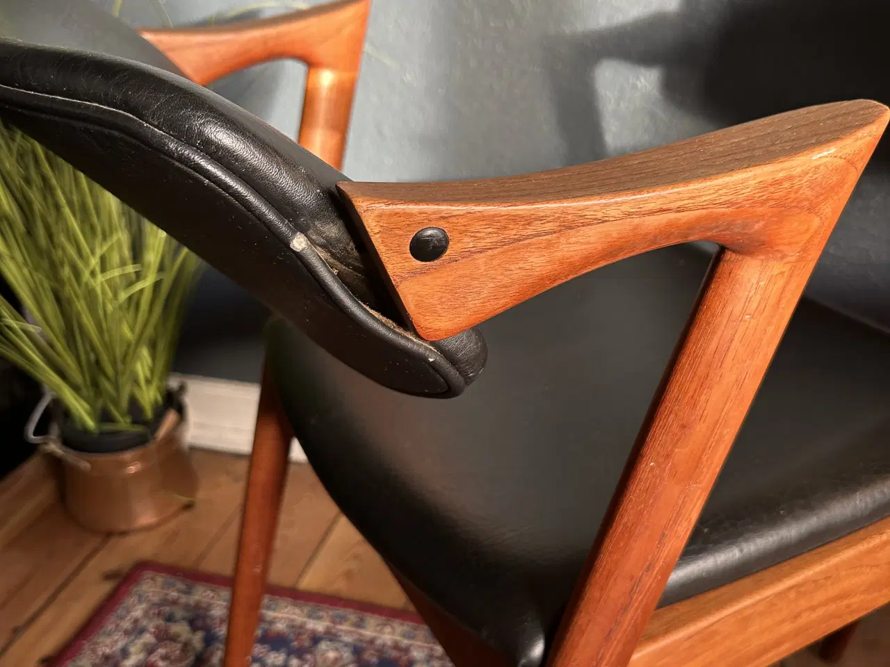 Billede 7 - 2 stk. Kai Kristiansen model 42 (Z-stol) armstole