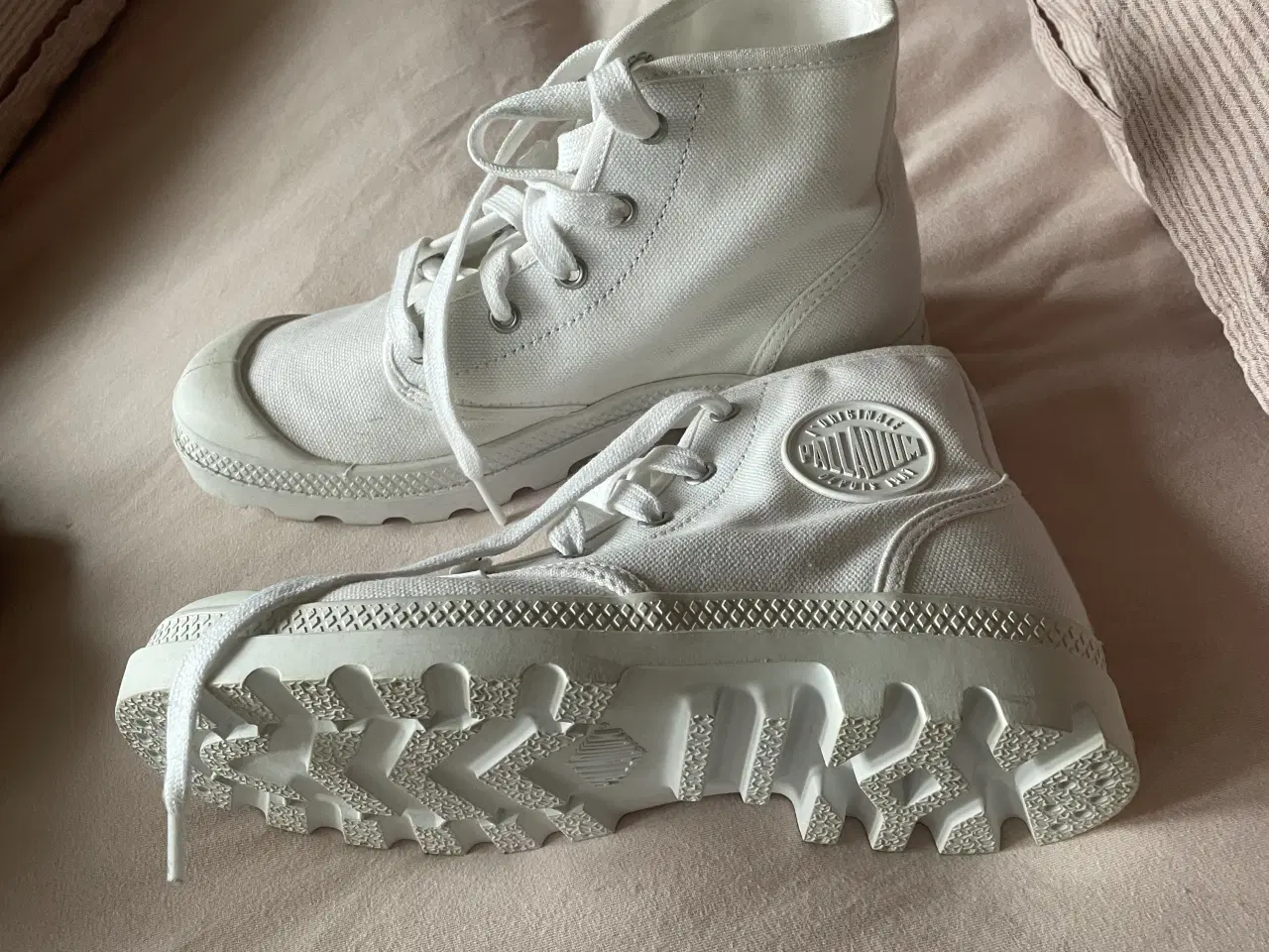 Billede 2 - Palladium støvlerne 3 par sort hvid og lyse