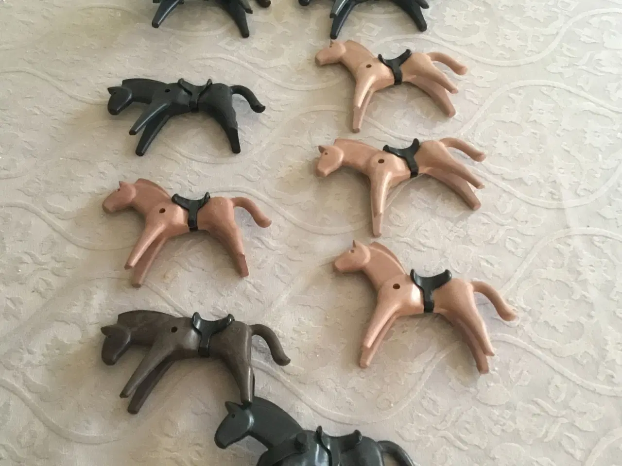 Billede 1 - 9 Retro Play mobil heste og 11 tilhørende ryttere