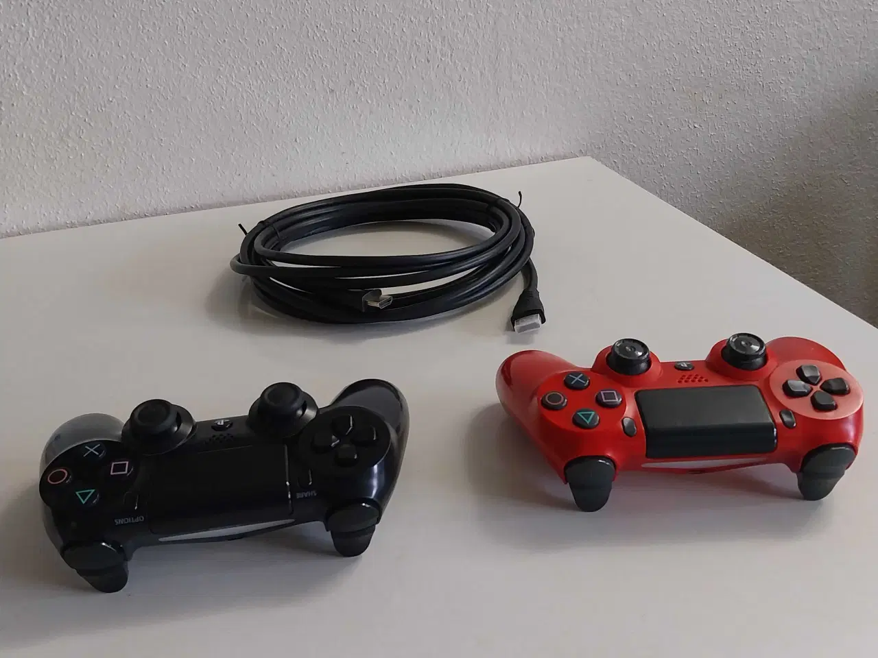 Billede 4 - 2 controllere til Playstation.  1 skærmkabel 