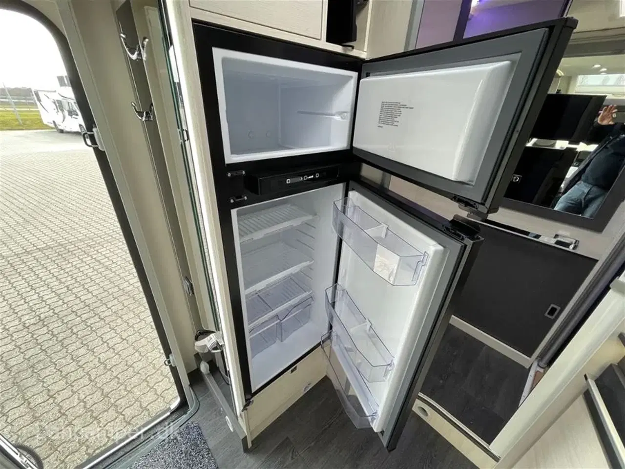 Billede 14 - 2021 - Chausson 640 Titanium Premium   Kommisionssalg - 200 AH Lithium, 2000W inverter, 170Hk &amp;amp;amp;amp;amp; 6-trins automatgear, Solceller mm.