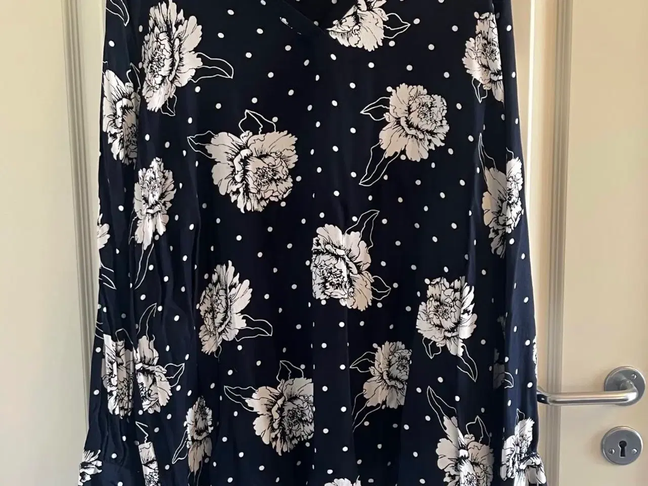 Billede 1 - Blomstret bluse