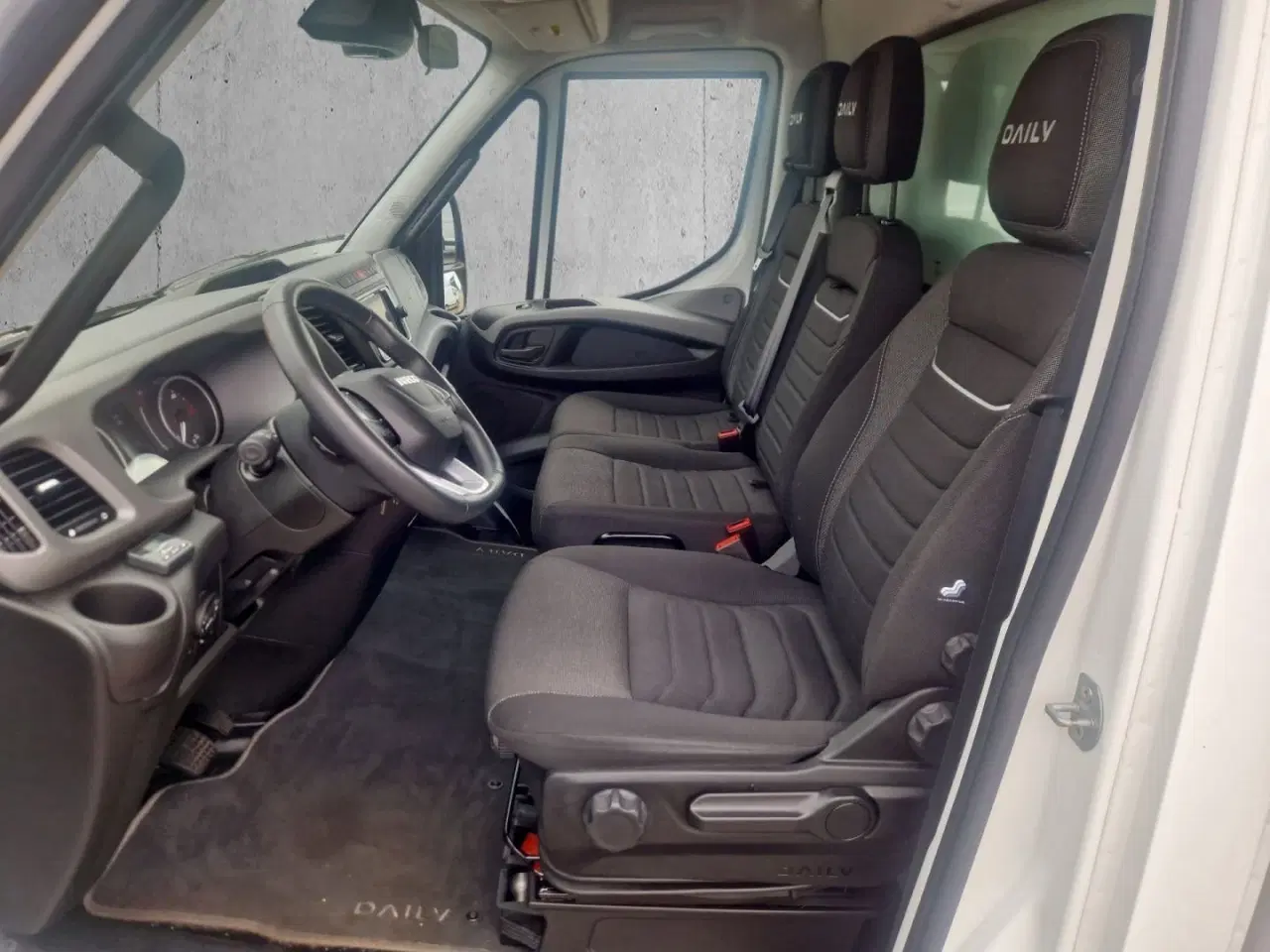 Billede 15 - Iveco Daily 3,0 35S18 4100mm Box m/lift AG8