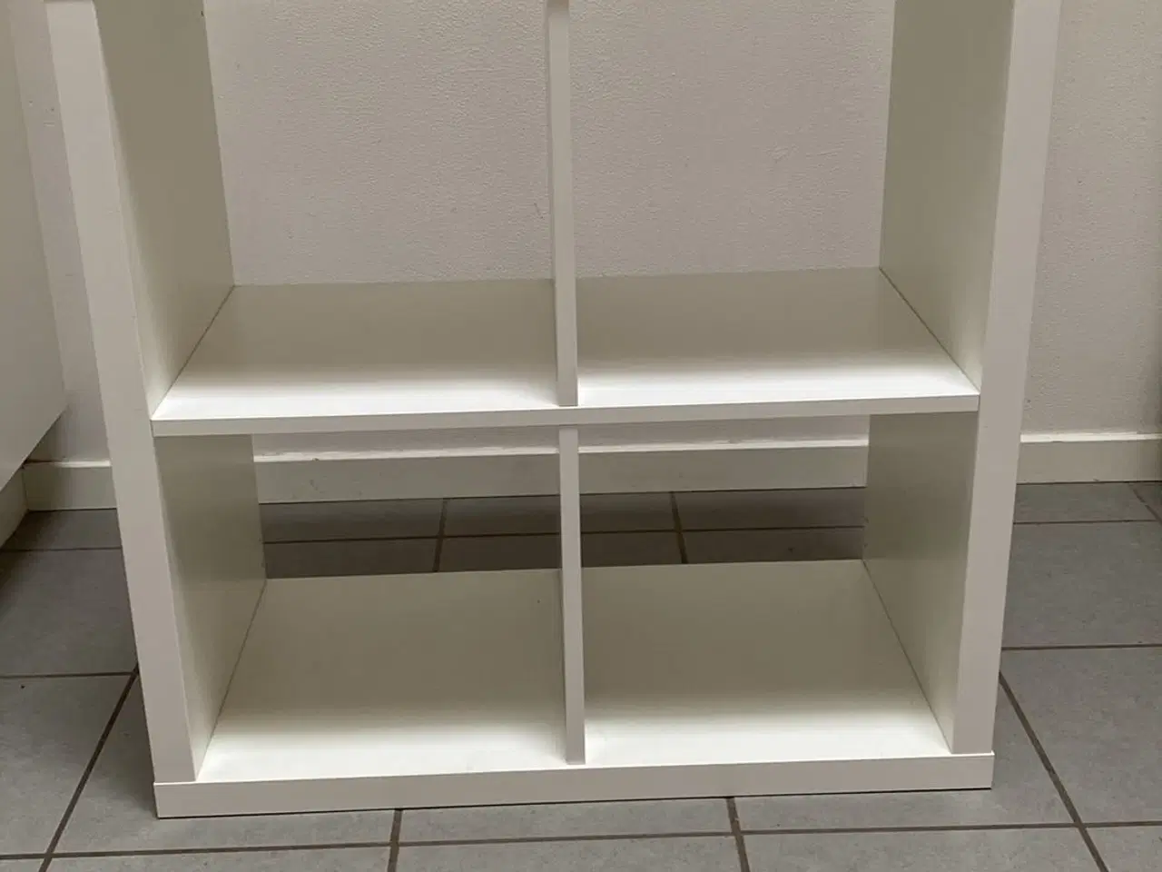 Billede 1 - Hvid reol fra IKEA 