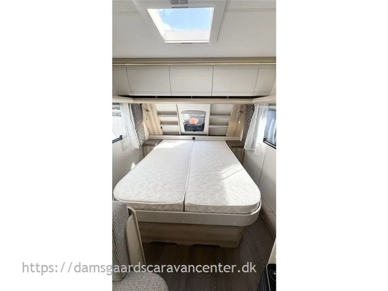 Billede 12 - 2024 - Hobby De Luxe 460 SFf   Queensbed-Gulvtemp.-Mover-Telt