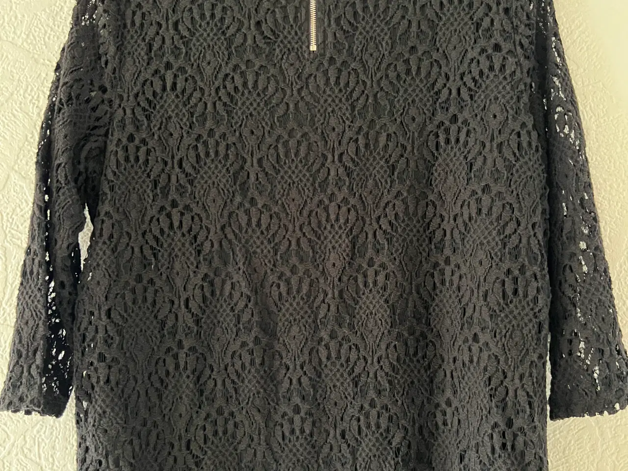 Billede 10 - Sort Blondebluse fra Esprit i str. XL