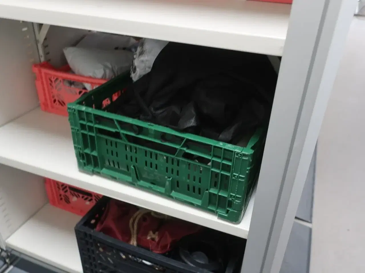 Billede 16 - Alt indhold i reoler