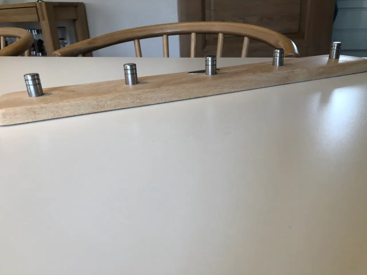 Billede 5 - Knagerække i lyst træ