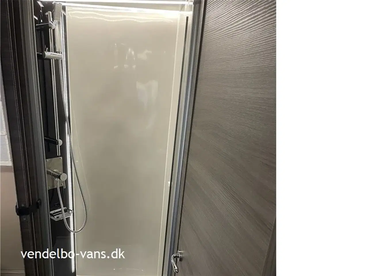 Billede 13 - 2026 - McLouis Mc4 879 G Centralseng med stor garage - Automatgear