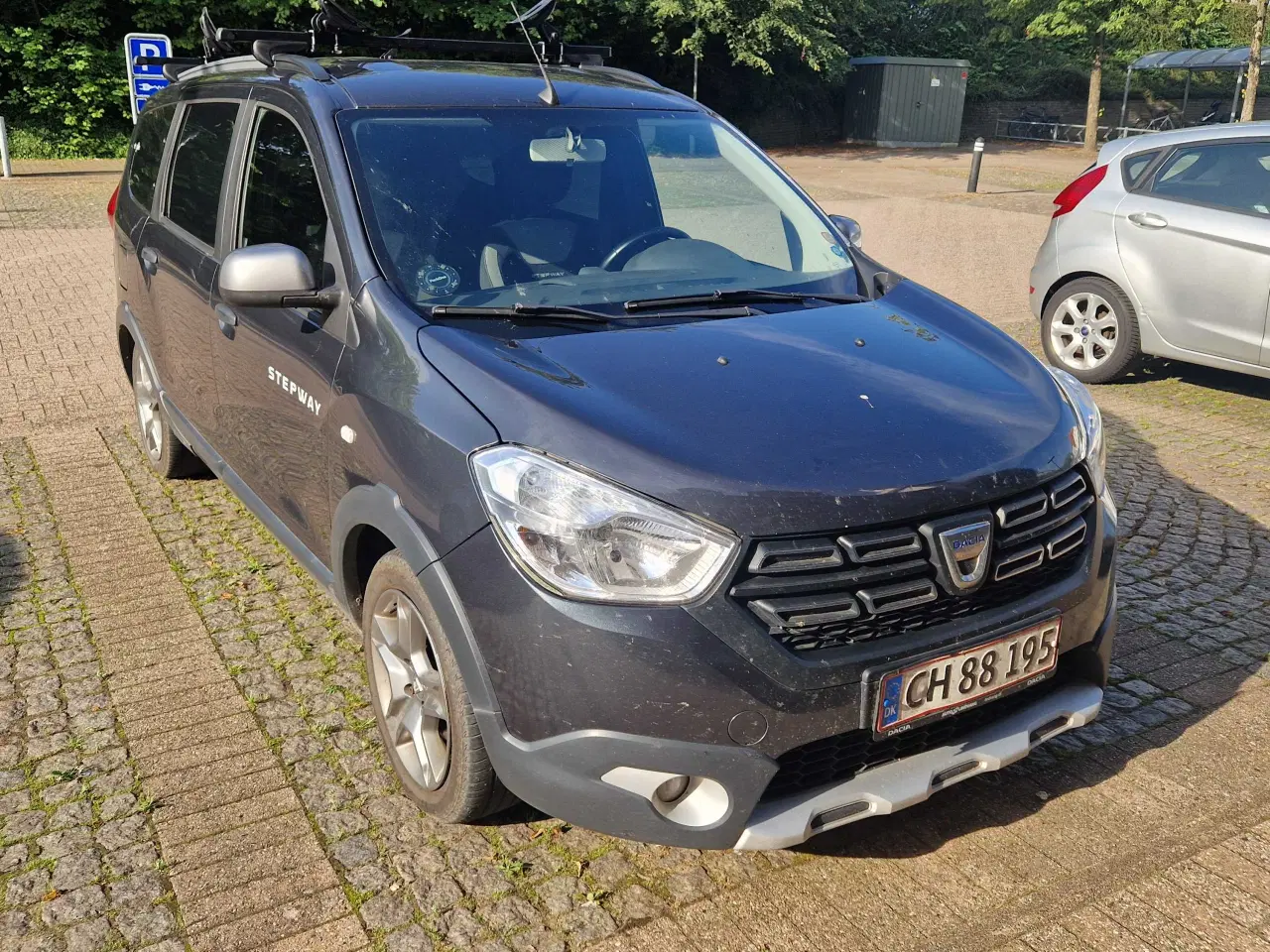 Billede 4 - 7 pers. Bil med hjemmelavet camper indretning