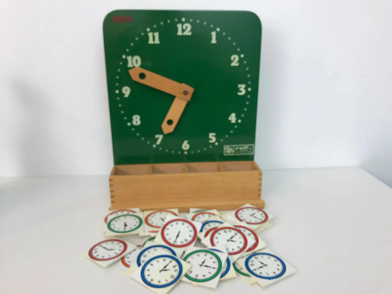 Billede 1 - Retro læringsredskab til klokken