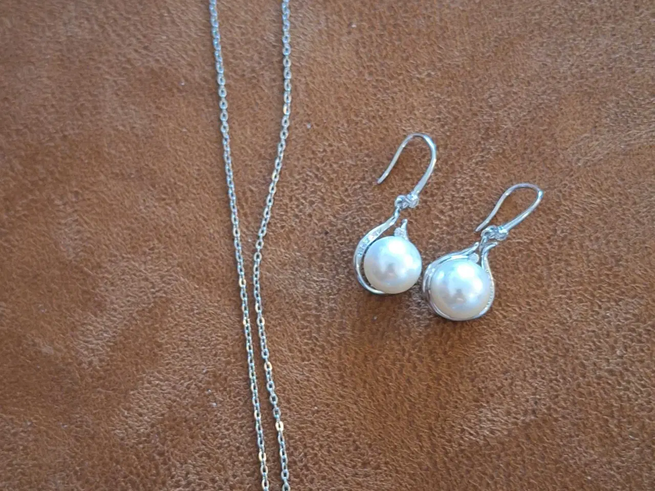 Billede 3 - Sølvfarvet smykkesæt 