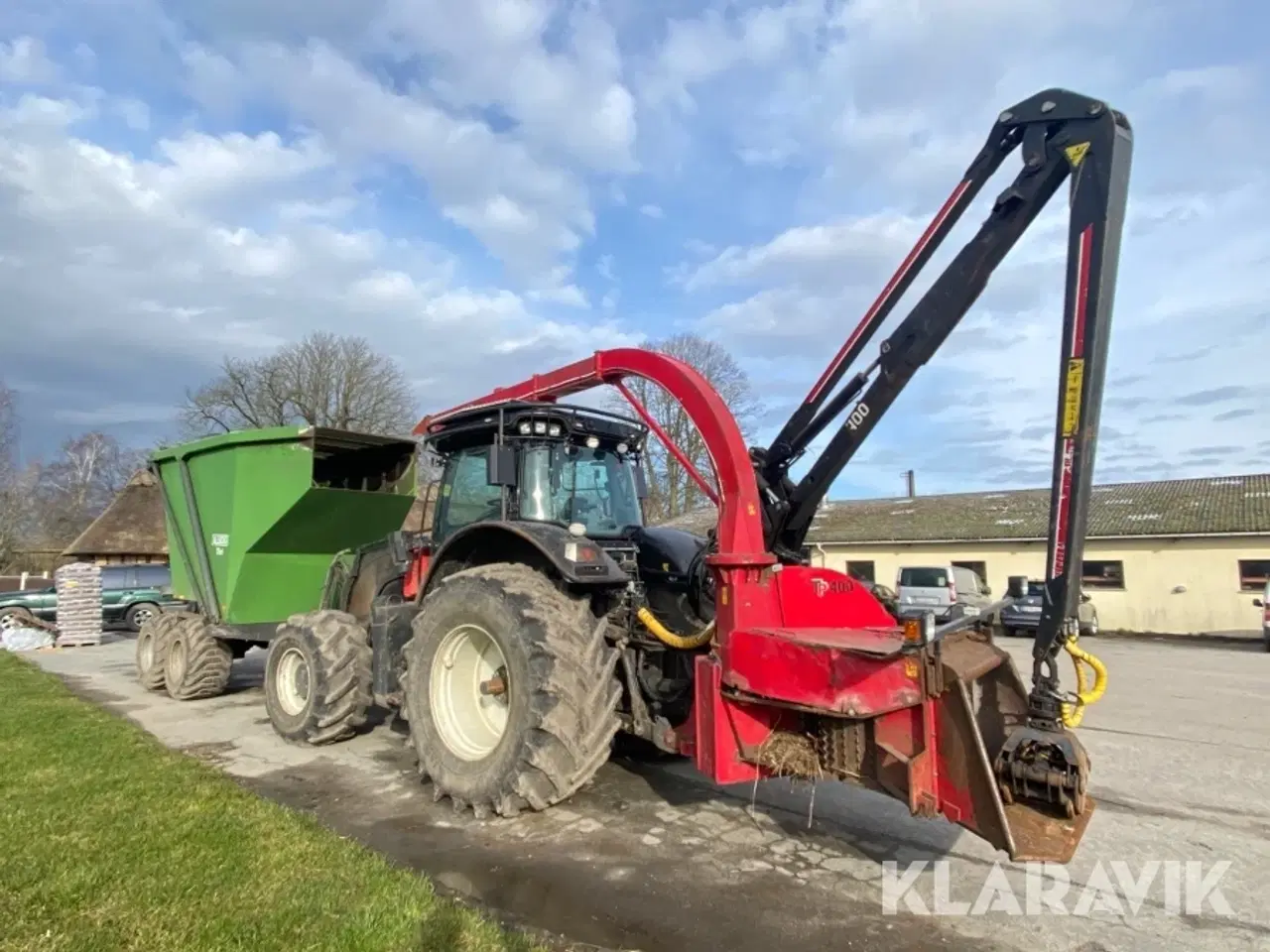 Billede 4 - Skovtraktor Valtra S374  med flishugger og vogn TP 400 flishugger
