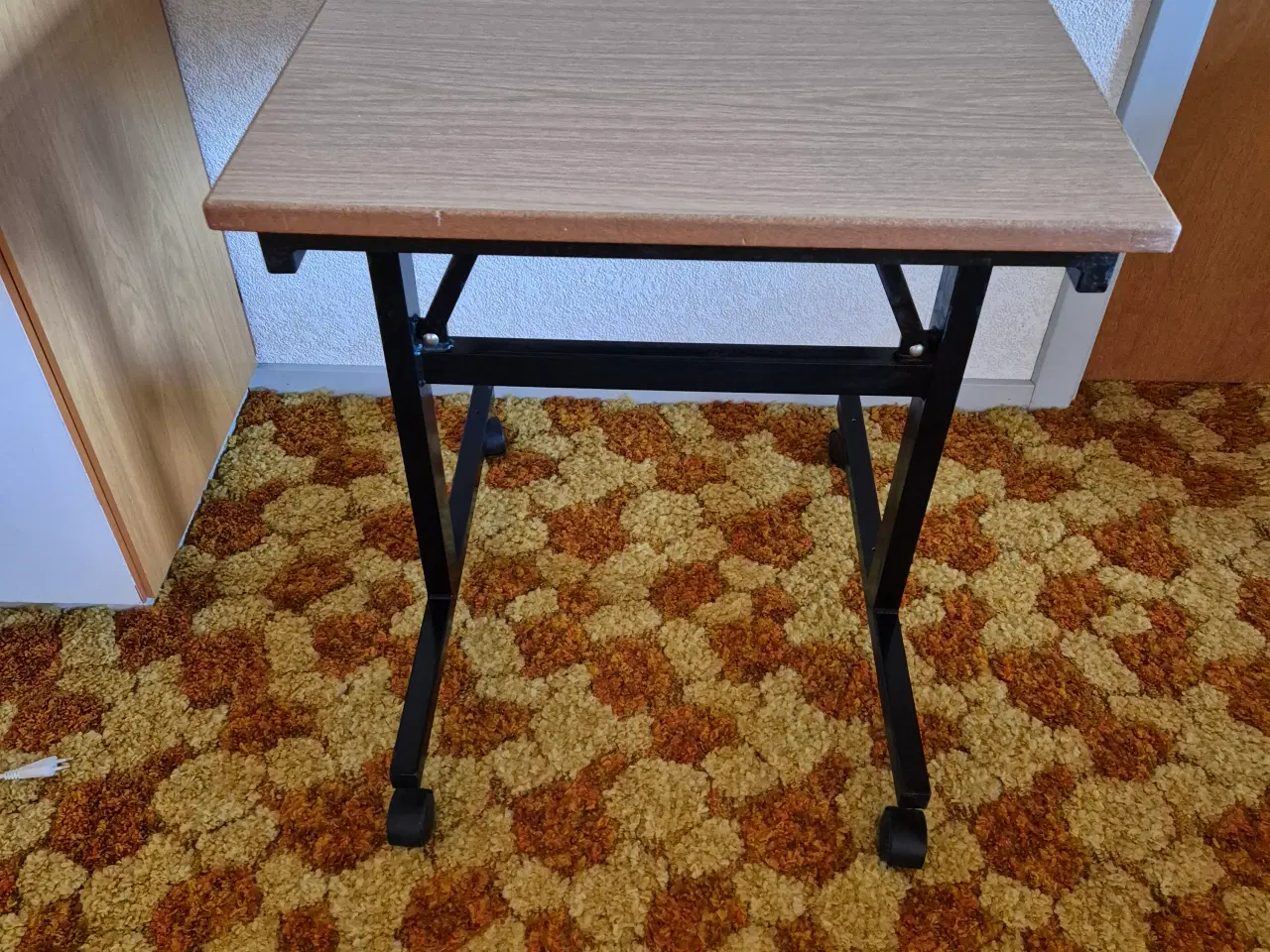 Billede 1 - Praktisk egetræsbord til printer eller andet