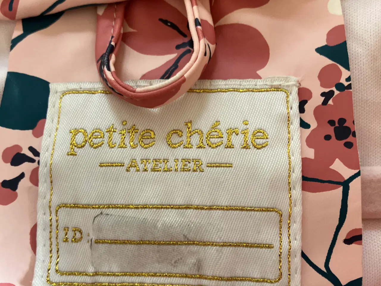 Billede 3 - Rosa regnfrakke fra Petits Chérie, str. 110
