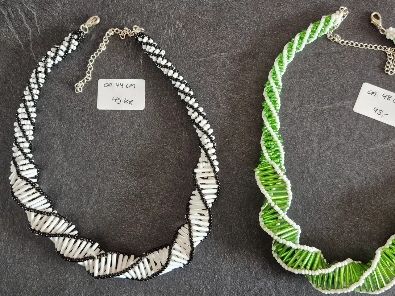 Billede 2 - Perlekæder og armbånd i små perler 