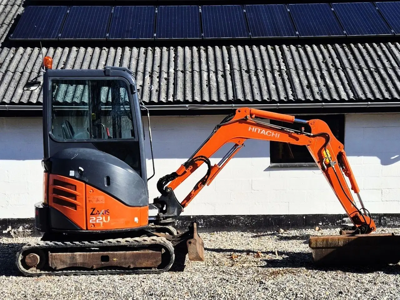 Billede 1 - Hitachi ZX22U-2 CLR / Powertilt / 2500 kg maskine / 4 skovle + rive