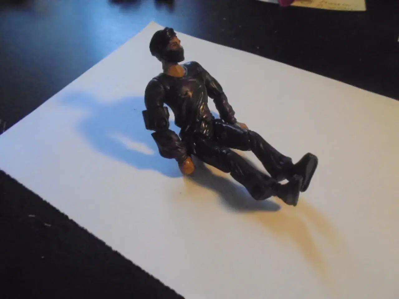 Billede 2 - 2 Space Precinct figurer  God stand  