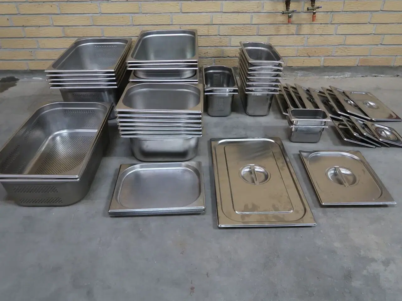 Billede 1 - 52 stk. ass. Rustfrit stål kantiner / låg