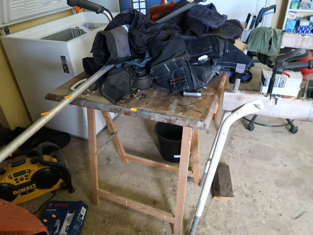 Billede 2 - Bordplade med 2 stk. bukke uden indhold