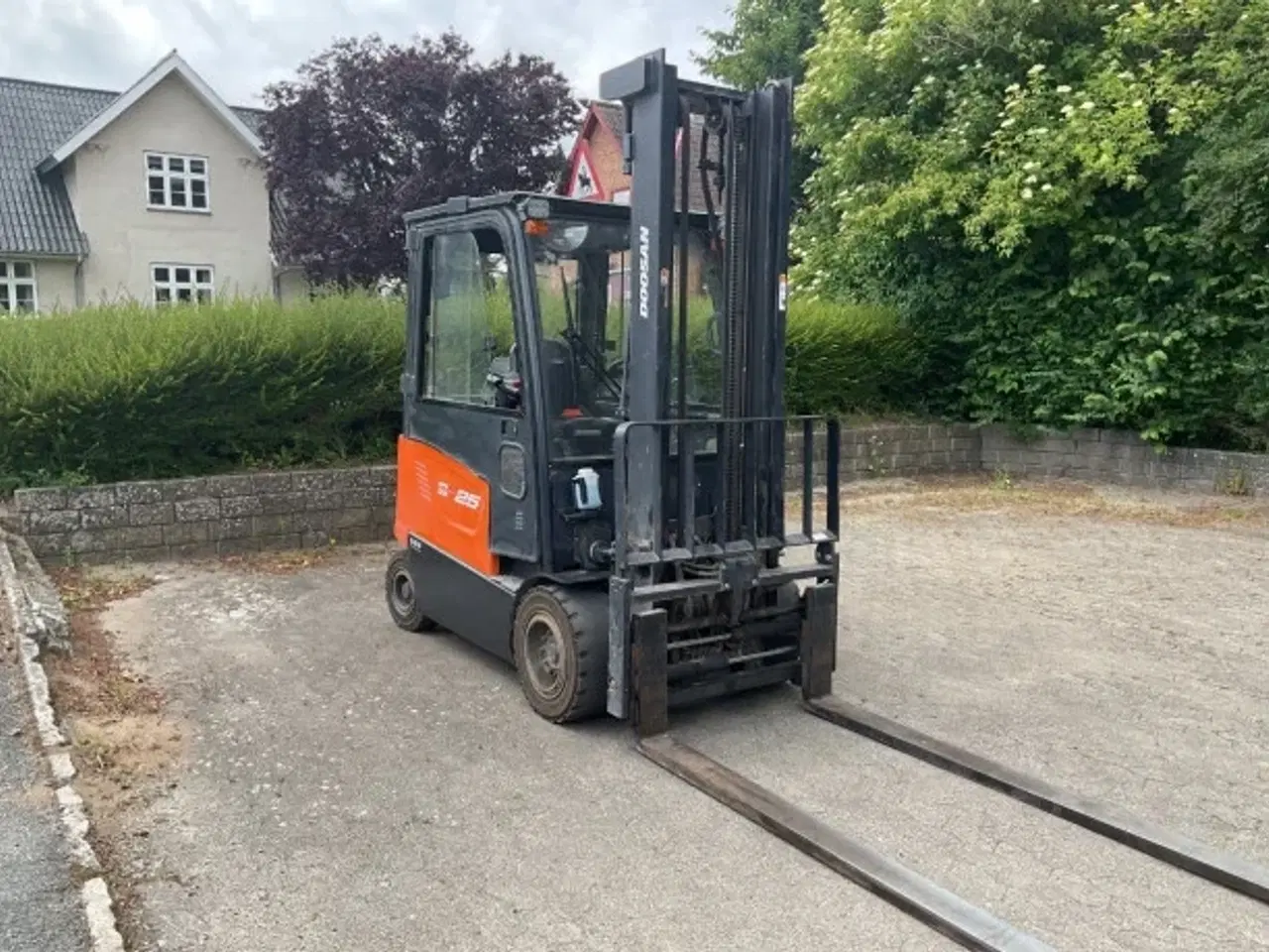 Billede 3 - Doosan 2500kg Eltruck med førrehus. Lange gafler fra2018 Ny pris 75000kr