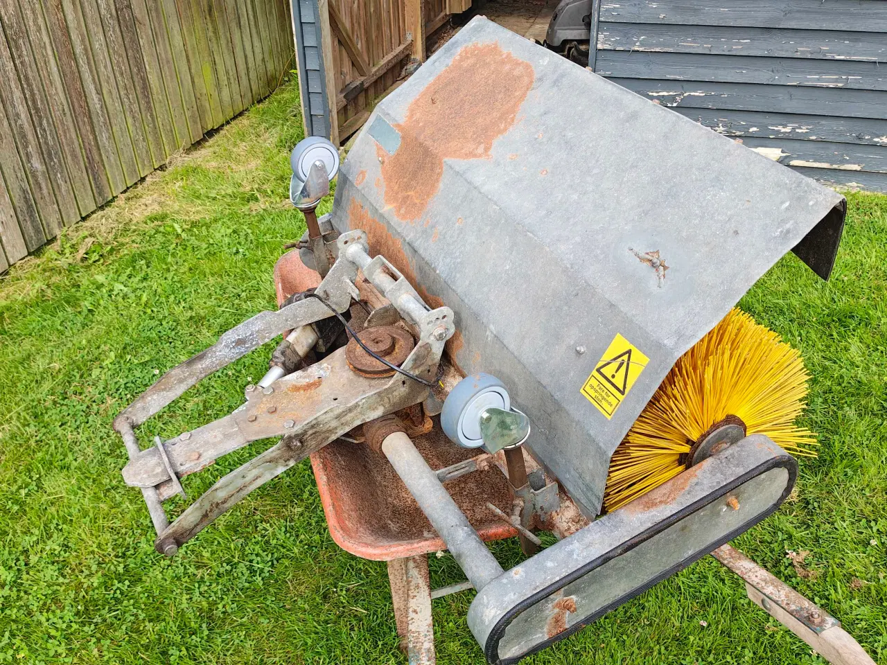 Billede 2 - Husqvarna/ Jonsered kost
