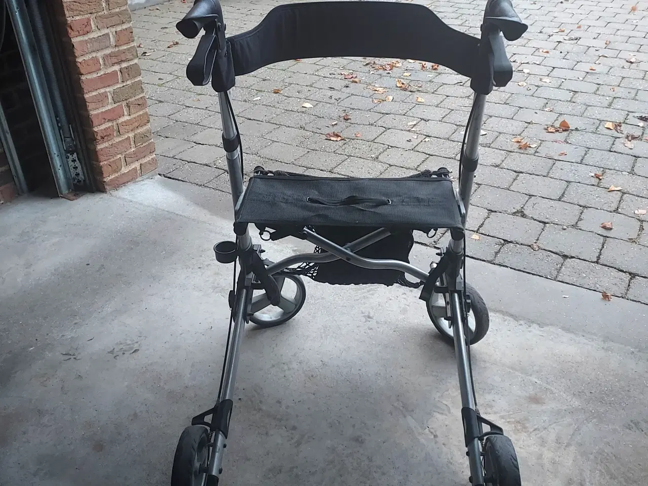 Billede 2 - Rollator med indkøbsnet