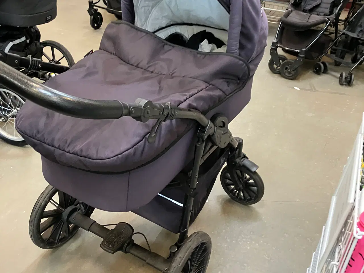 Billede 1 - Barnevogn med punkterfri hjul 