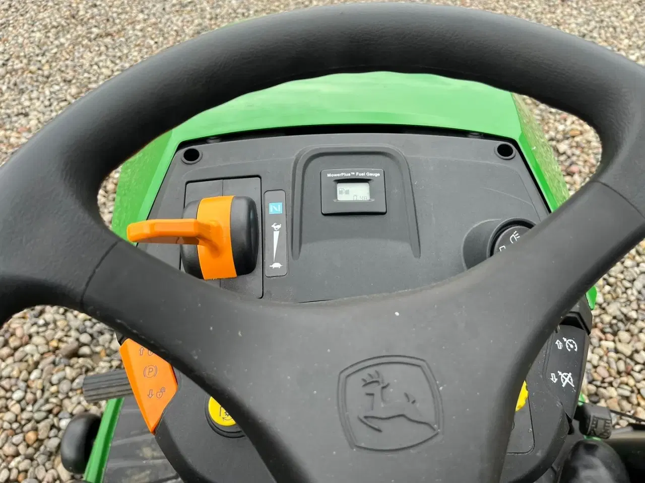 Billede 10 - John Deere X167 2cylinderet motor og med 48tommer klipperbord og for kofanger