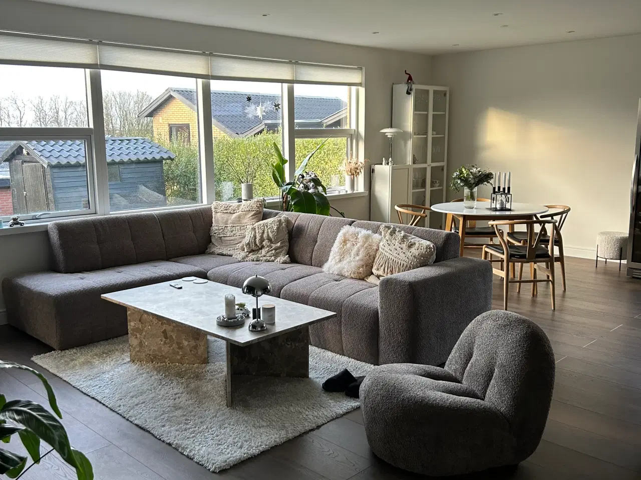 Billede 1 - Hjørnesofa i brun boucle stof