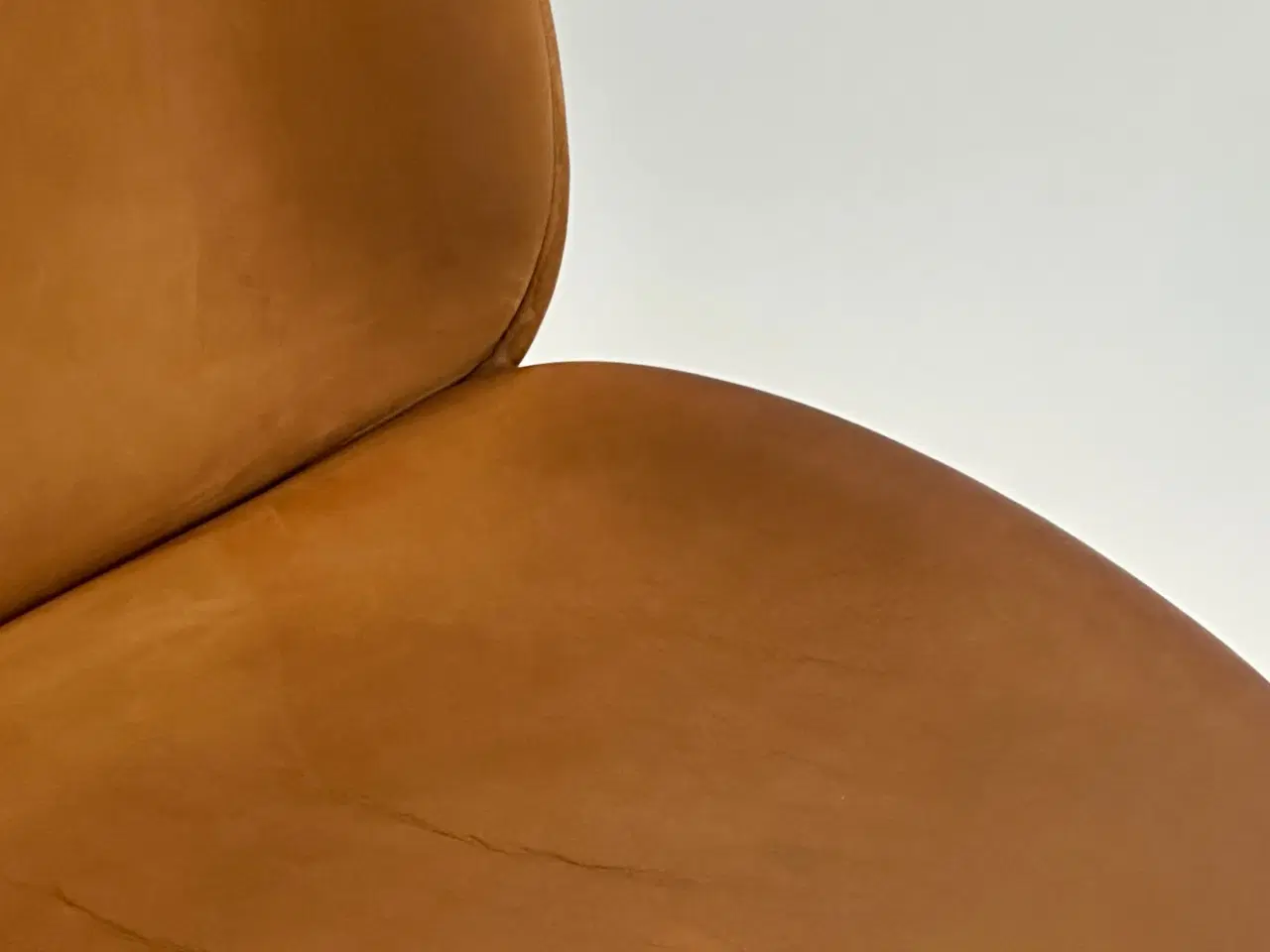 Billede 7 - GUBI | Beetle Meeting Chair (Cognac)