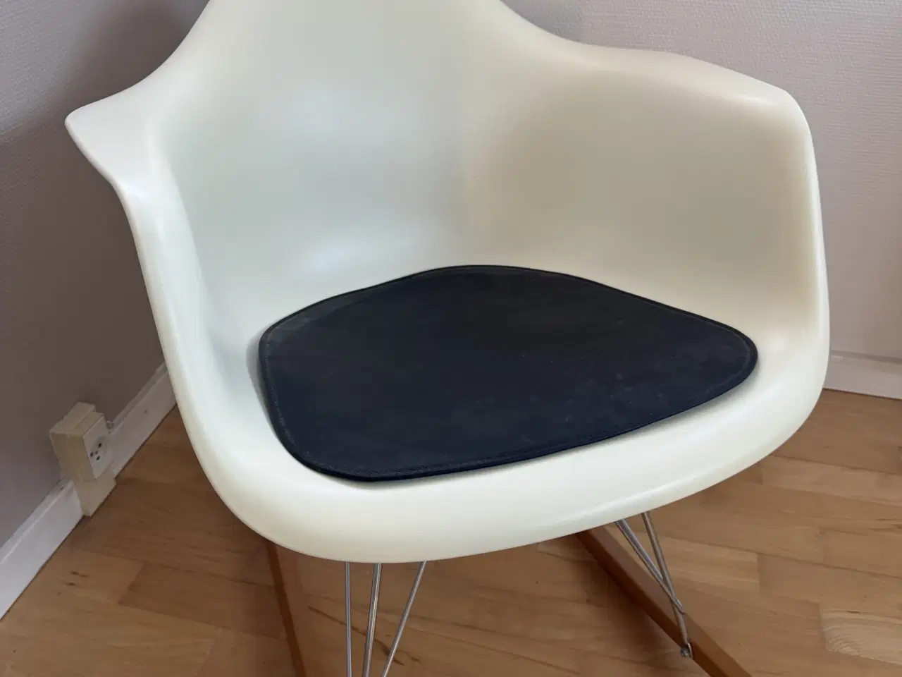 Billede 2 - Charles & Ray Eames - Plastic Armchair (RAR) gynge