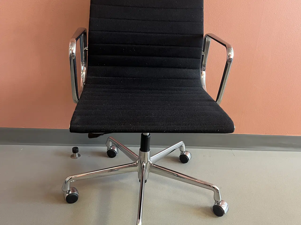 Billede 4 - Eames kontorstol EA 117