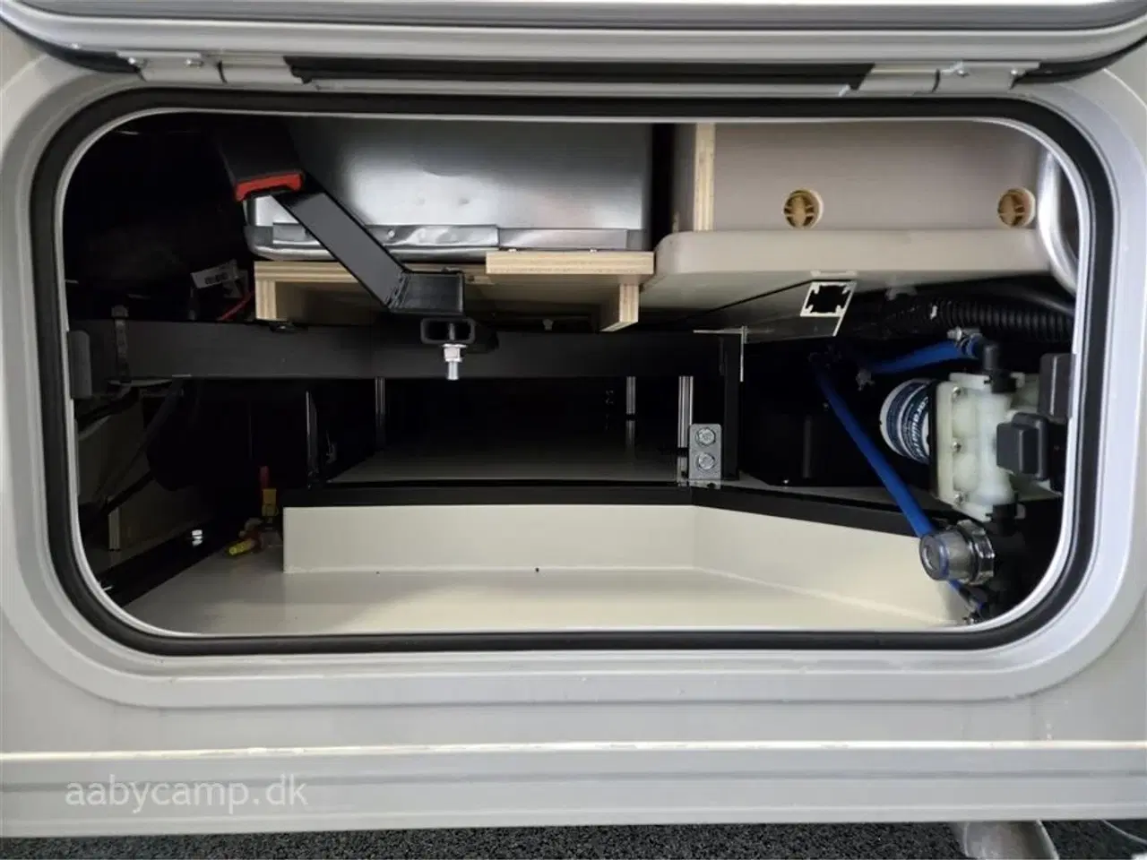 Billede 23 - 2026 - Euramobil Integra Line GT 726 EF   MERCEDES FØRE ASSISTENTER.  MERCEDES AL-KO. UDVENDIG GAS. UDVENDIG BRUSER. LITHIUM BATTERI. ALDE CENTRALVARME.