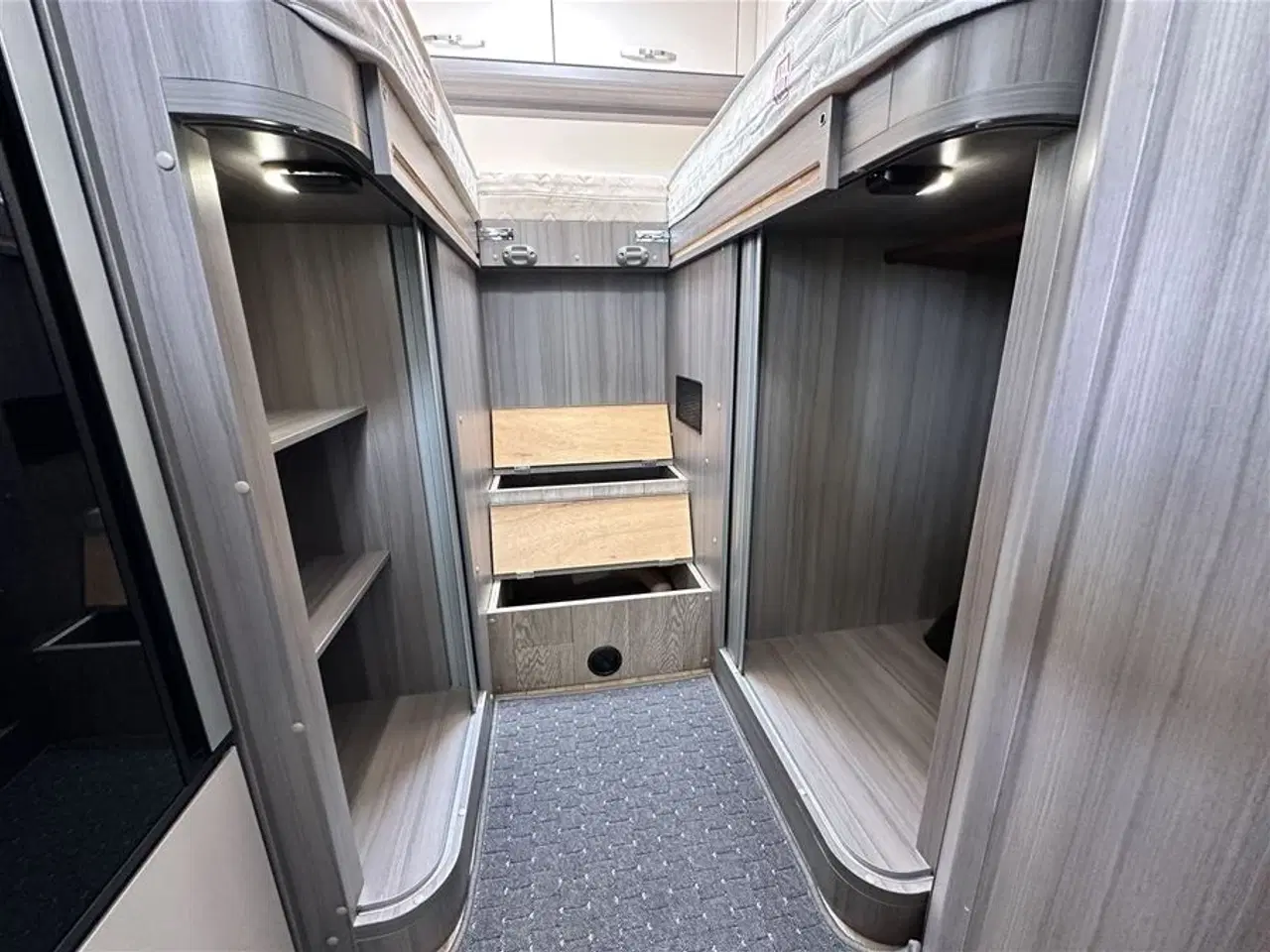 Billede 23 - 2022 - Hobby Ontour Edition V65 GE   Super velholdt enkeltsenges camper