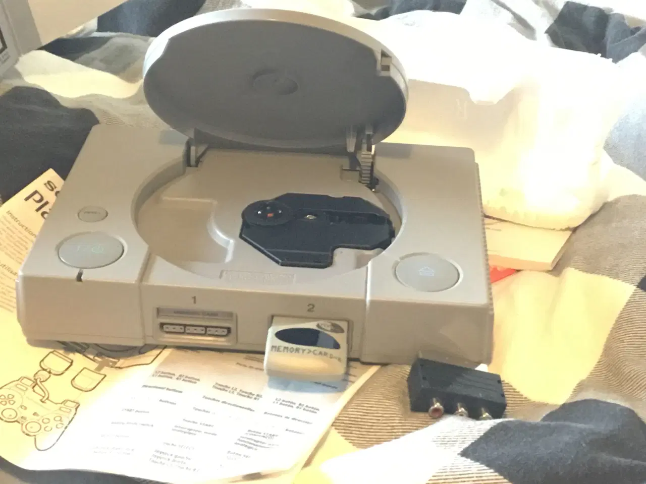 Billede 1 - Sony playstation 1 med spil og alt tilbehør