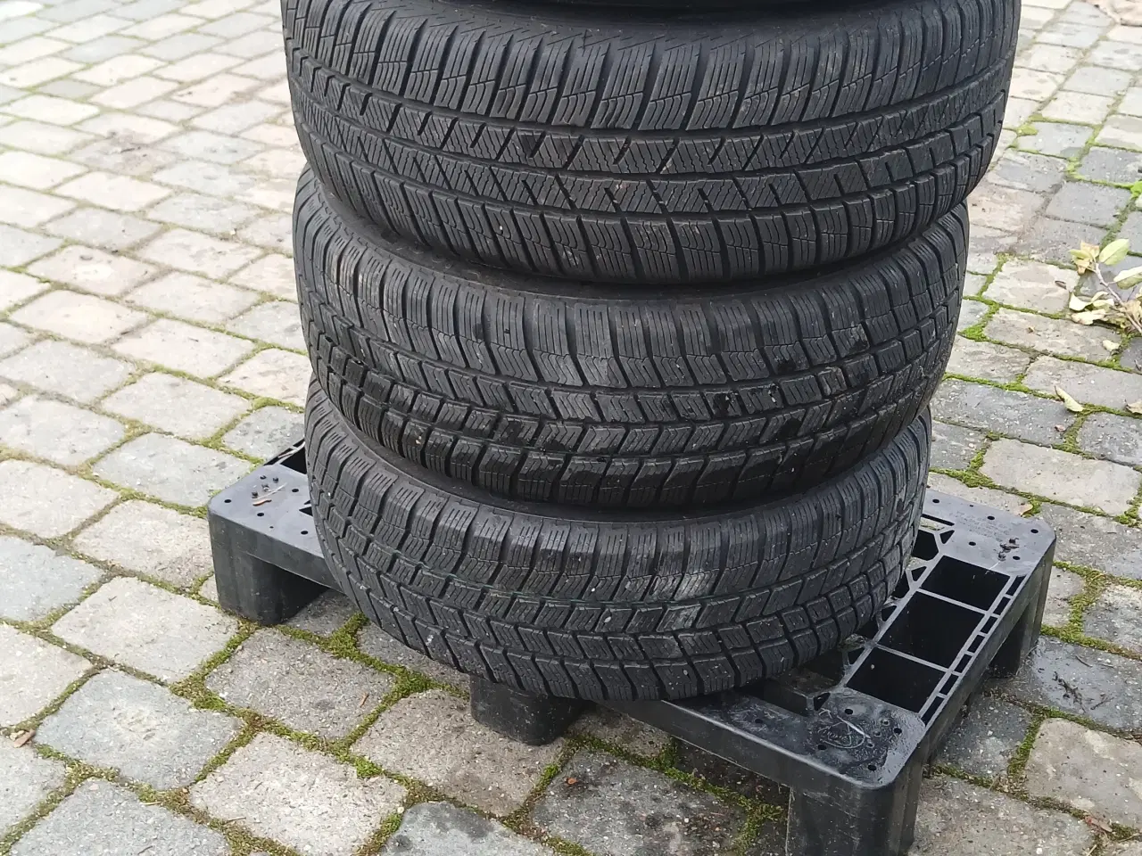 Billede 1 - 4 Barum vinterdæk på flotte Dezent 16" alufælge