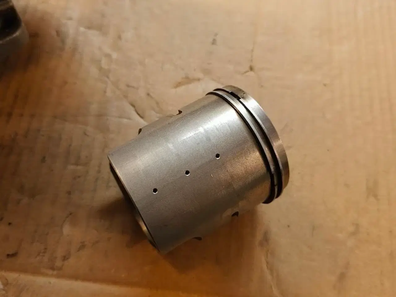 Billede 4 - Cylinder og stempel til suzuki gt 550