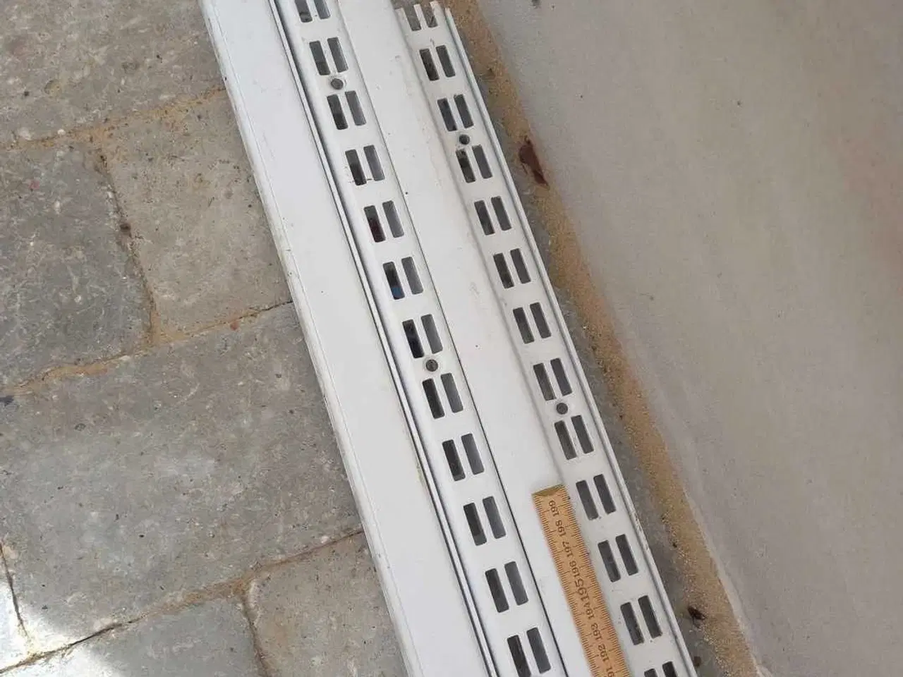 Billede 3 - walk in closet Butiksreol væghængt 230 cm