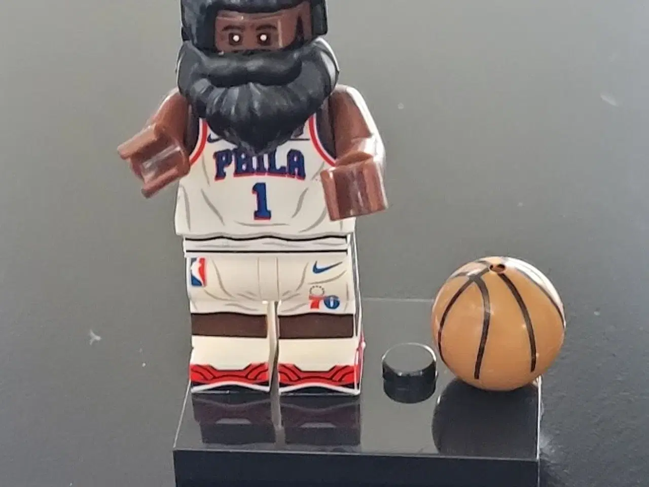 Billede 1 - James  Harden basketball figur