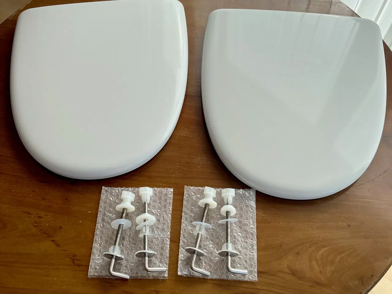 Billede 1 - Toiletsæder fra Ifö, model Sign