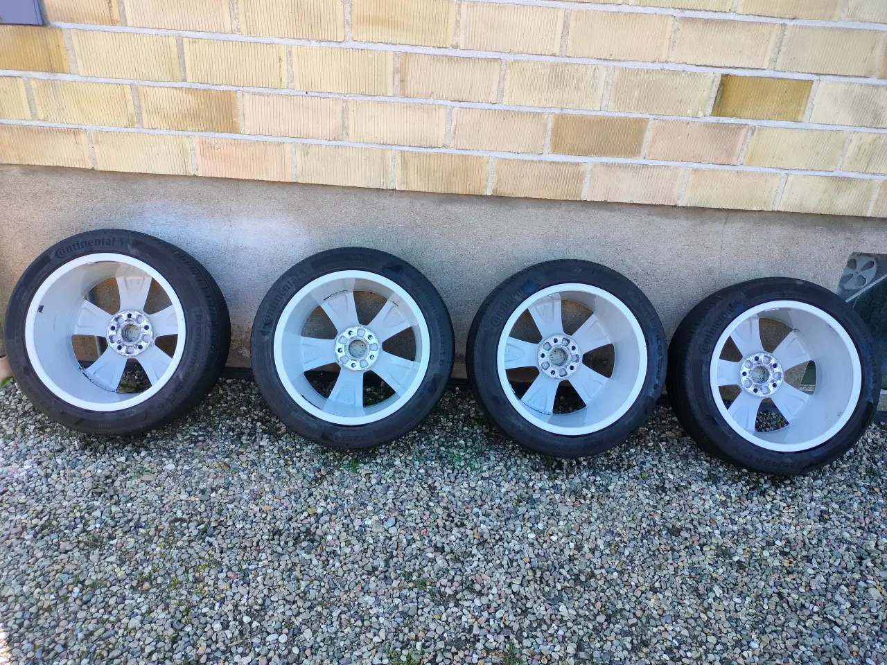 Billede 2 - Sommerdæk  225/45 R17 på VW alufælge